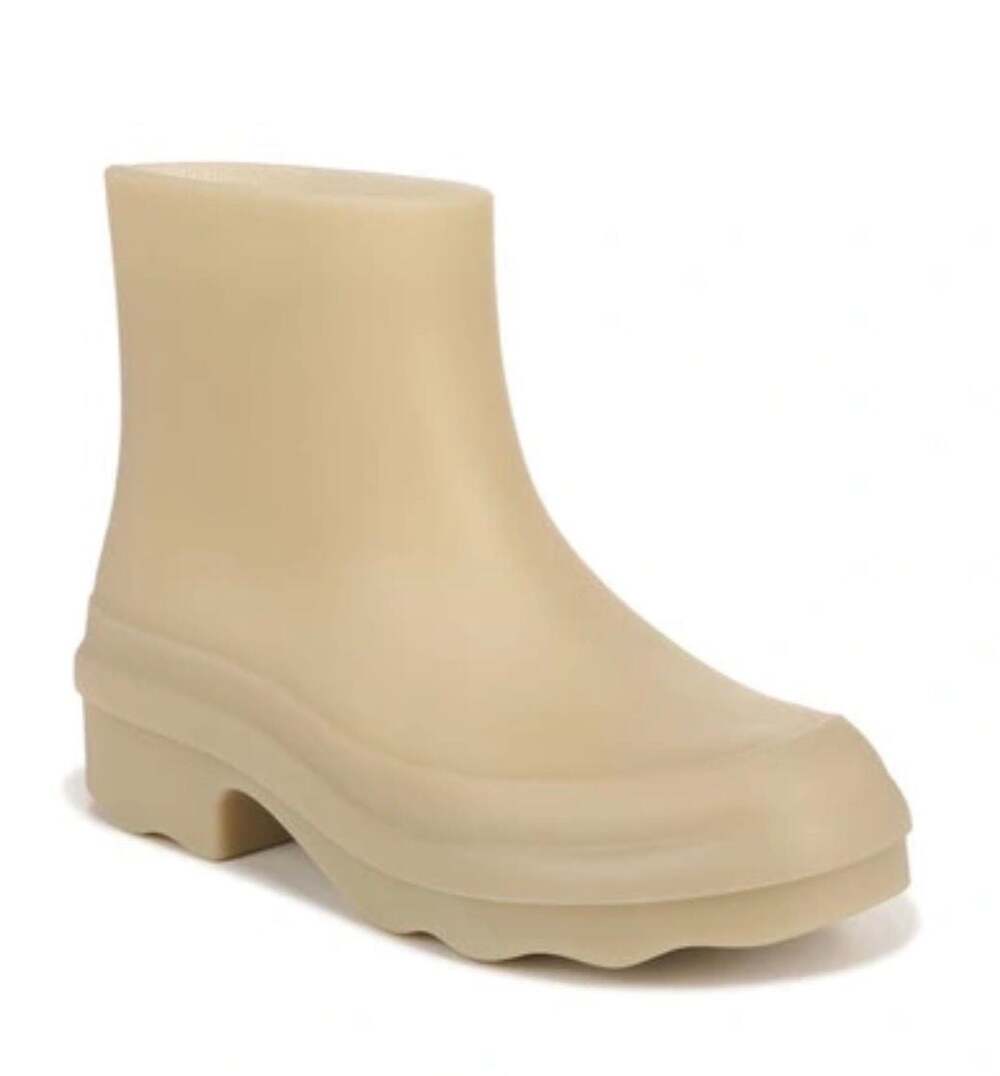 Vince Women's Nia Waterproof Rubber Ankle Rain Boot in Light Straw size 9 NEW